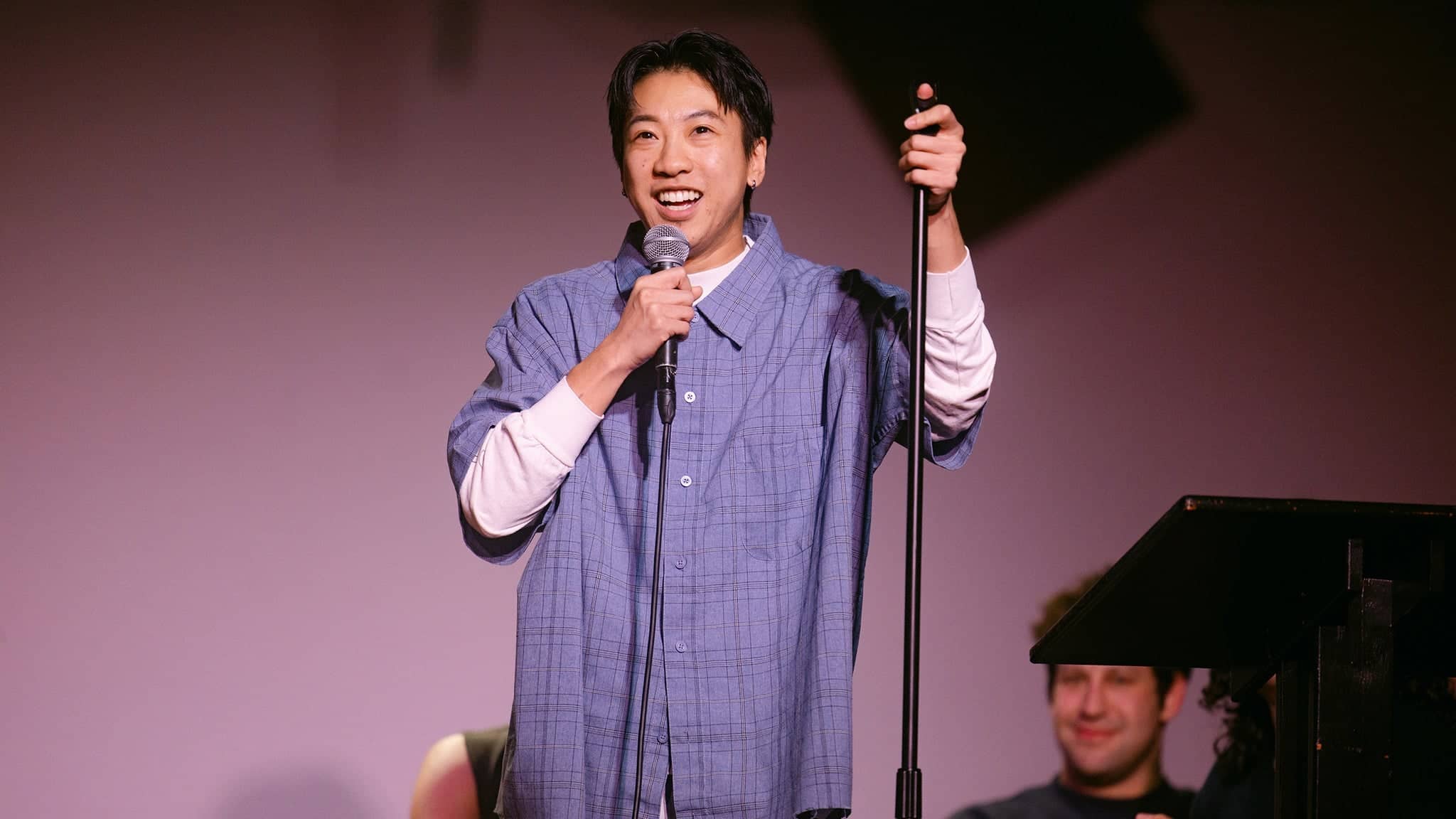 James Tom Goes on a Mini-Tour, Casual Style
